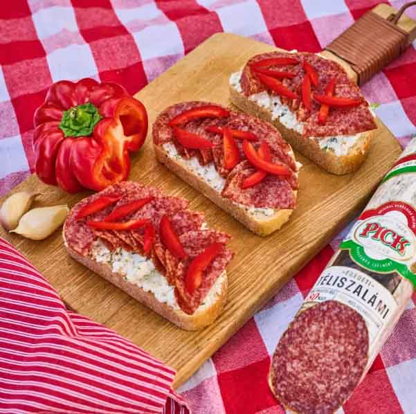 Fokhagymás körözöttes, téliszalámis szendvics