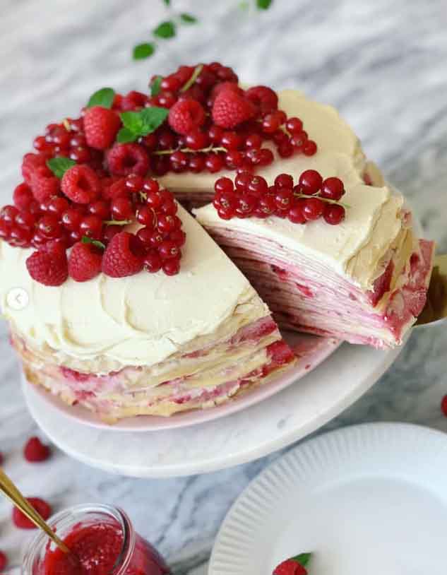 Málnás ribizlis túrókrémes palacsinta torta